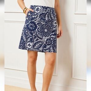 Talbots Skirt, Size 6, Floral Pattern, Blue & White,‎ Pockets, Side Zip, Lined
